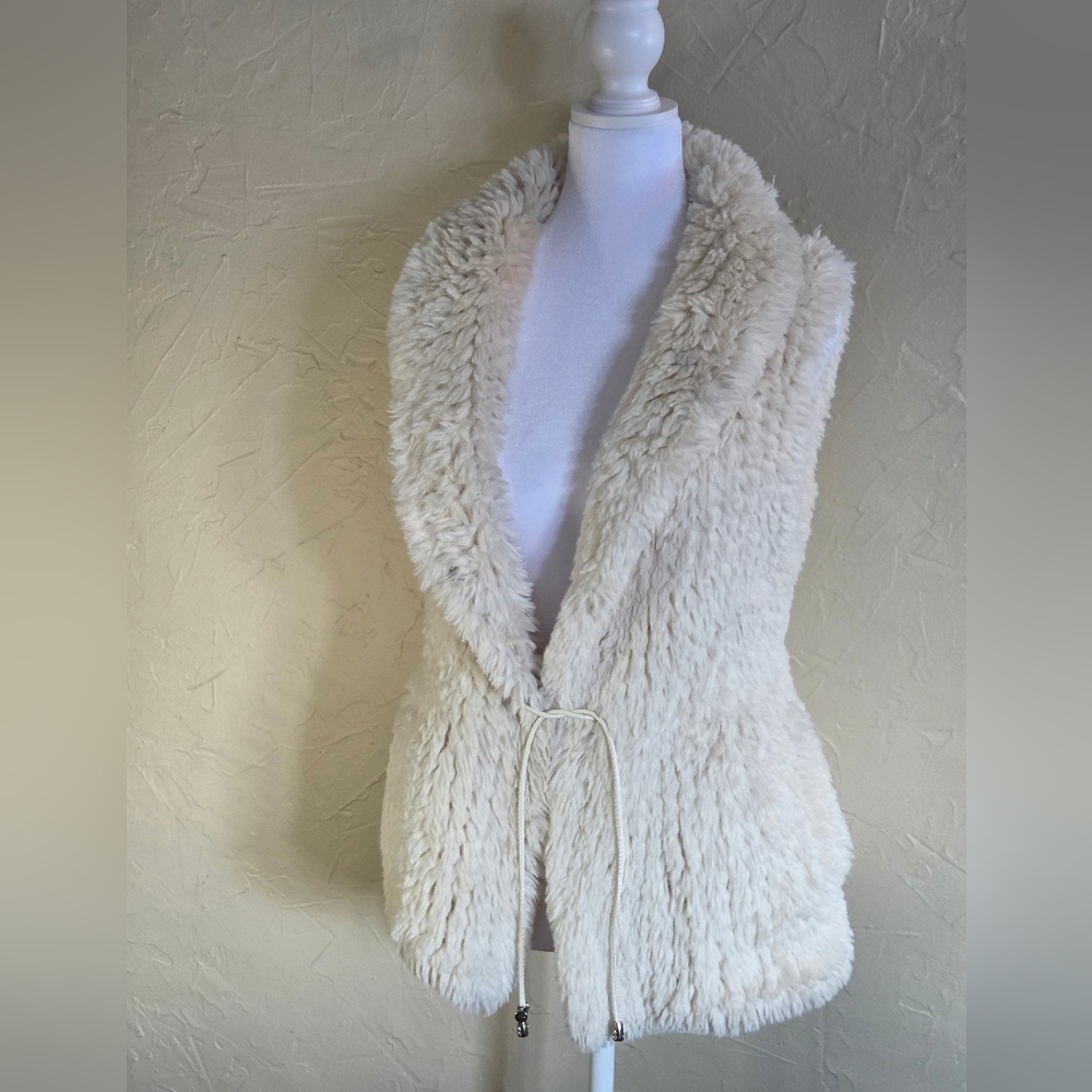 Metric Knits Fur Collection Cream Vest - Size M - New without tags